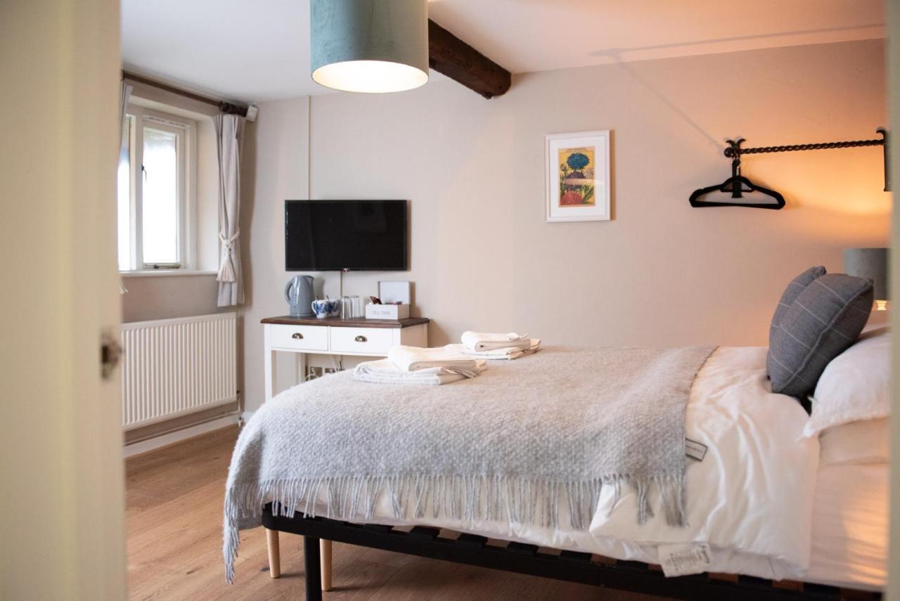 The Talkhouse Bed & Breakfast Stanton Saint John Bagian luar foto